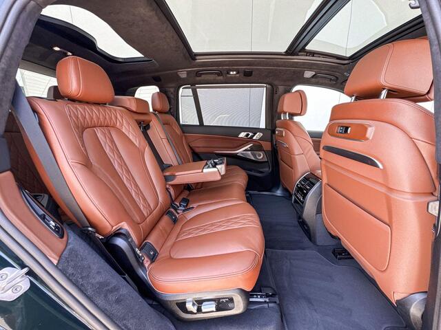 BMW X7 xDrive40i M-Sport / 23 inch / Trekhaak / Driving Assistant Prof / Stoelverwarming op alle stoelen / Zonneschermen / Parking Assistant Prof / 7 zitplaatsen