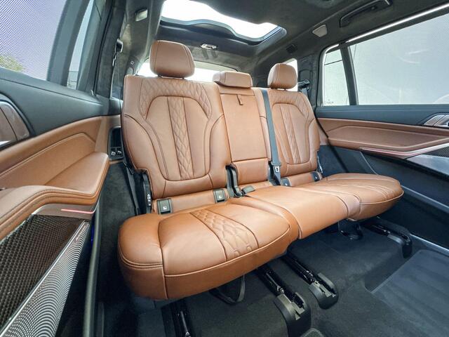 BMW X7 xDrive40i M-Sport / 23 inch / Trekhaak / Driving Assistant Prof / Stoelverwarming op alle stoelen / Zonneschermen / Parking Assistant Prof / 7 zitplaatsen