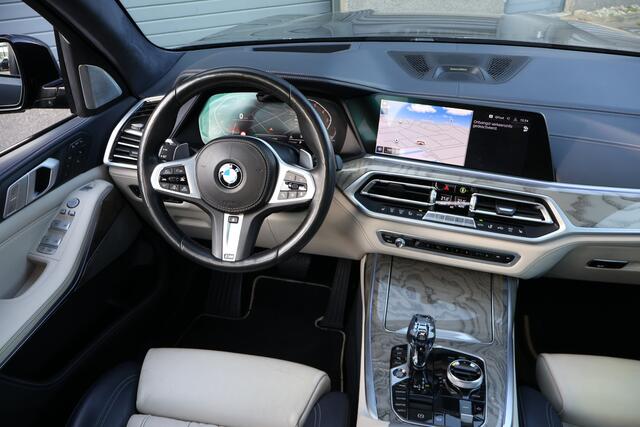 BMW X7 xDrive40i 6p. l 340 PK l Panodak l LASER l Head-up l Soft close l 3500 Ahw gewicht l Memory l B & W l 360 Camera l Stuurverw. l Stoelverwarming l Adaptive Cruise controle l Wegklapbare trekhaak l