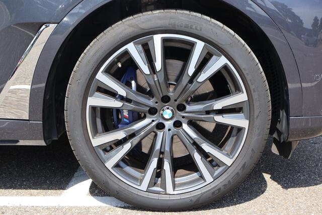 BMW X7 xDrive40i 6p. l 340 PK l Panodak l LASER l Head-up l Soft close l 3500 Ahw gewicht l Memory l B & W l 360 Camera l Stuurverw. l Stoelverwarming l Adaptive Cruise controle l Wegklapbare trekhaak l