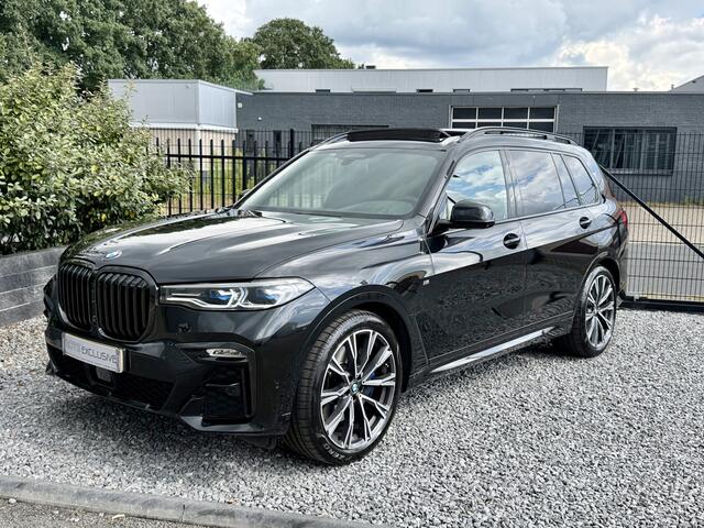 BMW X7 xDrive40i M-Pakket 7 Pers Panodak|Skylounge|Luchtvering Saphire Zwart!