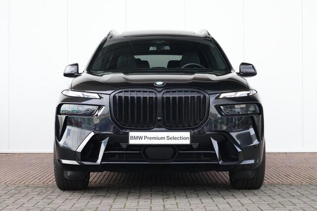 BMW X7 xDrive40d | Sport pakket Pro | Panorama Dak | Driving Assistant Professional | Harman Kardon | Trekhaak | Stoel Verwarming Voor en Achter | Soft-Close | Comfortstoelen | M-Sport Uitlaat | 22'' LM |