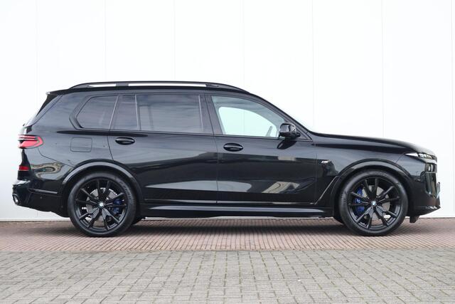BMW X7 xDrive40d | Sport pakket Pro | Panorama Dak | Driving Assistant Professional | Harman Kardon | Trekhaak | Stoel Verwarming Voor en Achter | Soft-Close | Comfortstoelen | M-Sport Uitlaat | 22'' LM |