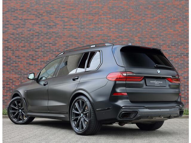 BMW X7 40i xDrive | HUD - Sky Lounge