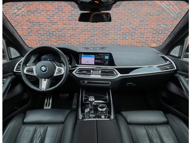 BMW X7 40i xDrive | HUD - Sky Lounge