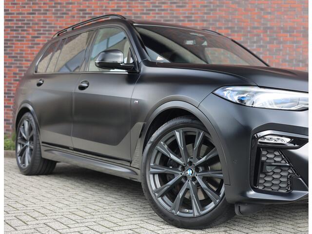 BMW X7 40i xDrive | HUD - Sky Lounge