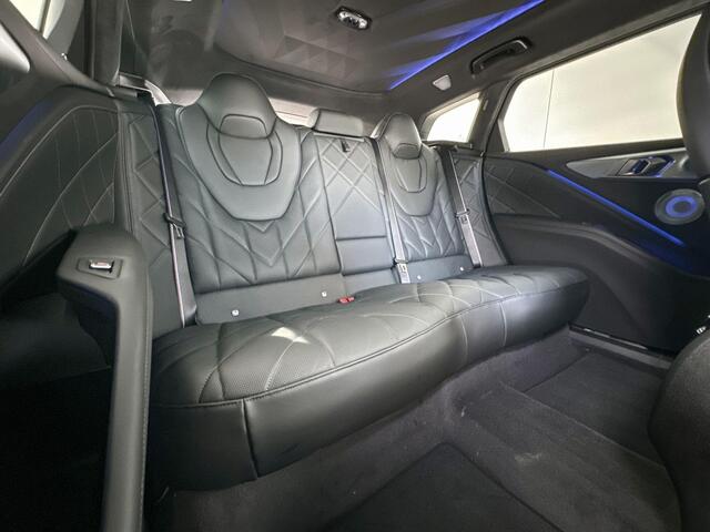 BMW XM 50e M-Sport / 23 inch / Comfort Acces / Driving Prof / Bowers & Wilkins Diamond Surround Sound Systeem / Soft Close / Trekhaak