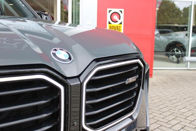 BMW XM 654PK PHEV 30 kWh | 23" LICHTMETALEN VELGEN JETBLACK | SOFT CLOSE | ELEKTRISCH WEGKLAPBARE TREKHAAK | M SPORTREMMEN | DRIVING ASSISTANCE PROFESSIONAL O.A. (ADAPTIVE CRUISE CONTROL/DODEHOEK DETECTIE) | BOWERS & WILKINS SOUND SYSTEM | LASER LIGHT KOPLAMPEN 
