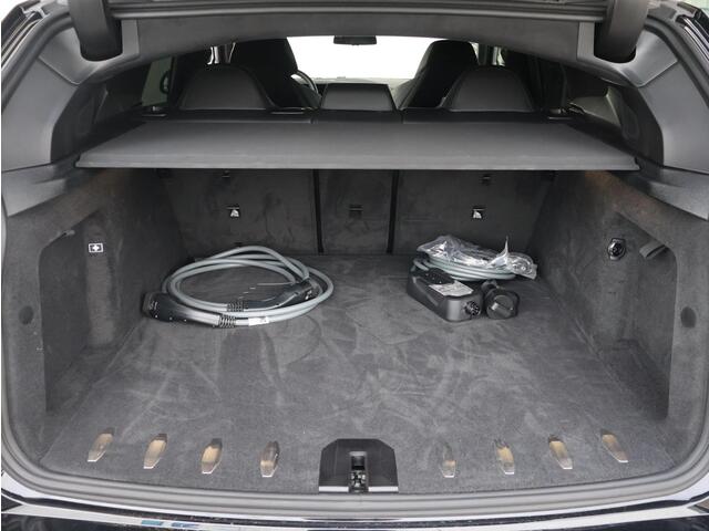 BMW XM PHEV 50e 30 kWh Comfort Access/ Soft-Close/ Elektrische Trekhaak/ Stoelventilatie/ Driving Assistant Professional/ Harman-Kardon/ Massage Stoelen/ 22 inch LM