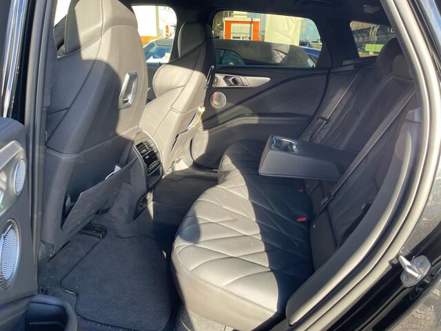 BMW XM PHEV V8 | 23" | Bowers & Wilkins | M Driver's Pack | CoPilot | Trekhaak | Massage+Ventilatie |
