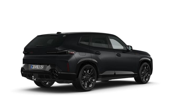 BMW XM Label by Kith | Trekhaak