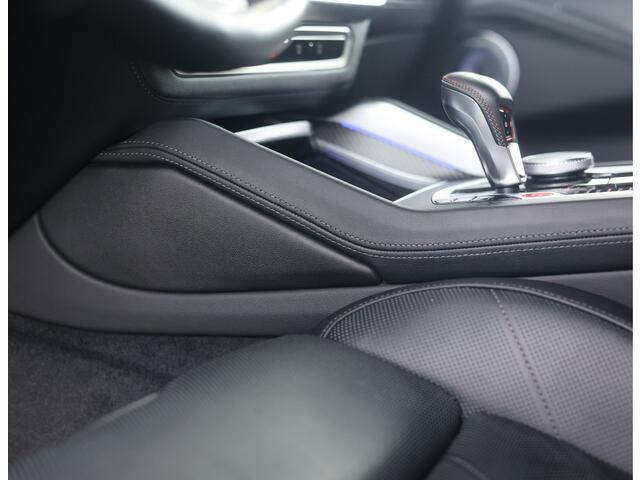 BMW XM PHEV 30 kWh | Bowers & Wilkins - Trekhaak