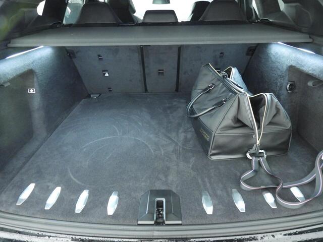BMW XM PHEV 50e Bower & Wilkens / Soft close / Park assist / Driving assist / Trekhaak / Getint glas / Massage stoelen / Alu wielen 22 inch