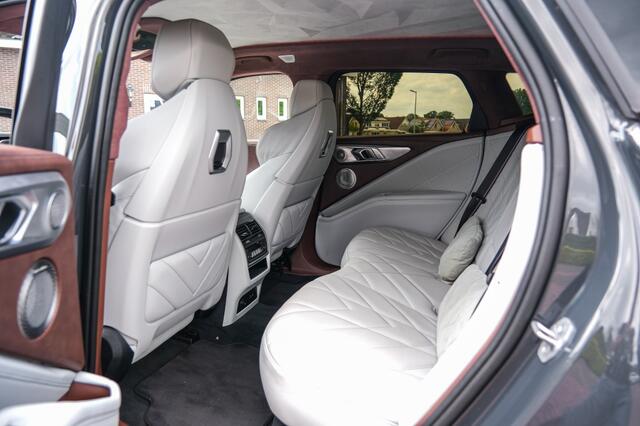 BMW XM 44t M PHEV 30 kWh V8 T 653pk High Exe | M Package | 1 eig | Org NL | Carbon | Bowers & Wilkins Diamond Sound | Individual Volleder +massage | 23" | SportDiff | SoftClose | Adap onderstel | Stoelventilatie |