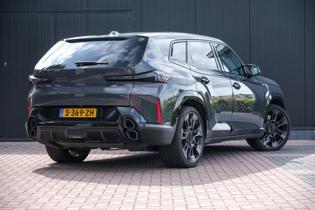 BMW XM 44t M PHEV 30 kWh V8 T 653pk High Exe | M Package | 1 eig | Org NL | Carbon | Bowers & Wilkins Diamond Sound | Individual Volleder +massage | 23" | SportDiff | SoftClose | Adap onderstel | Stoelventilatie |