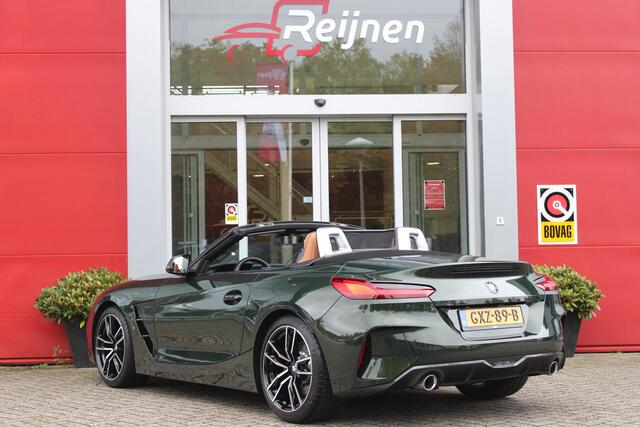 BMW Z4 Roadster sDRIVE 20i HIGH EXECUTIVE M-SPORT AUTOMAAT | M INTERIEURPAKKET | M EXTERIEURPAKKET | M SPORTSTUUR | 19" VIJFDUBBELSPAAKS M SPORTWIELEN | NAVIGATIE | DRAADLOZE APPLE CARPLAY / ANDROID AUTO | LEDER VERNASCA COGNAC | STOEL / STUUR VERWARMING | ACH