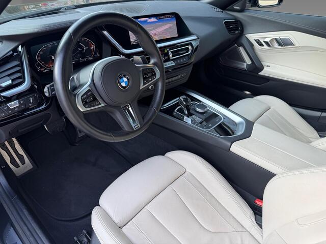 BMW Z4 Roadster sDrive20i High Executive | 19 inch LM M Dubbelspaak | Harman Kardon Surround Sound Systeem | BMW Head-Up Display | Stuurwielrand Verwarmd