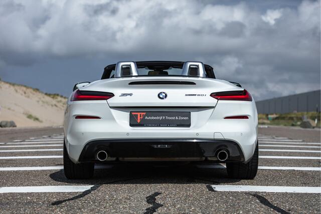 BMW Z4 Roadster sDrive20i M-Sport interieur Kuipstoelen/Navigatie/Virtuele cockpit/Adaptive cruise control/Apple carplay/DAB+/Sfeerverlichting/Lederen bekleding/Stoelverwarming/Stuurverwarming/Parkeersensoren rondom/Draadloos telefoonladen/18 Inch