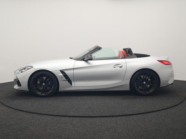 BMW Z4 Roadster M40i M Sport 340pk Dealer O.H. | Adaptive Cruise | Camera | Harman / Kardon | Lederen Sportstoelen Memory & Verwarmd | Adaptief Onderstel | Sfeerverlichting | Stuur Verwarmd | 19"L.M | Apple Carplay | Virtual | Navigatie |