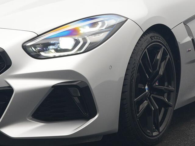 BMW Z4 Roadster M40i M Sport 340pk Dealer O.H. | Adaptive Cruise | Camera | Harman / Kardon | Lederen Sportstoelen Memory & Verwarmd | Adaptief Onderstel | Sfeerverlichting | Stuur Verwarmd | 19"L.M | Apple Carplay | Virtual | Navigatie |