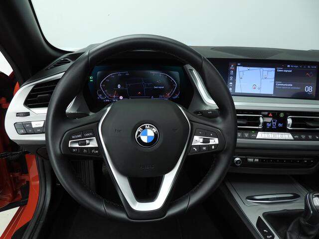 BMW Z4 Roadster sDrive20i | Handgeschakeld !! | LED | Leder | Navigatie | Windscherm | Stoelverwarming | DAB | Hifi speakers | Alu 18 inch