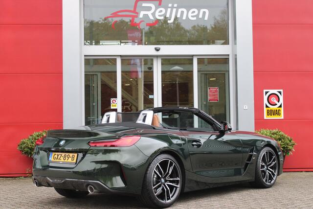 BMW Z4 Roadster sDRIVE 20i 197PK HIGH EXECUTIVE M-SPORT AUTOMAAT | M INTERIEURPAKKET | M EXTERIEURPAKKET | M SPORTSTUUR | HARMAN KARDON | SFEERVERLICHTING IN 11 VERSCHILLENDE KLEUREN |19" VIJFDUBBELSPAAKS M SPORTWIELEN | NAVIGATIE | DRAADLOZE APPLE CARPLAY / ANDROID AUTO | LEDER VERNASCA COGNAC | STOEL / STUUR VERWARMING | ACHTERUITRIJCAMERA | FULL LED KOPLAMPEN | SAFETY PAKKET | DODEHOEK DETECTIE |