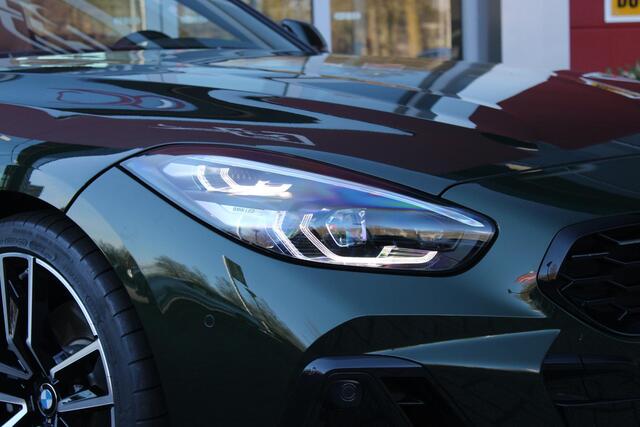BMW Z4 Roadster sDRIVE 20i 197PK HIGH EXECUTIVE M-SPORT AUTOMAAT | M INTERIEURPAKKET | M EXTERIEURPAKKET | M SPORTSTUUR | HARMAN KARDON | SFEERVERLICHTING IN 11 VERSCHILLENDE KLEUREN |19" VIJFDUBBELSPAAKS M SPORTWIELEN | NAVIGATIE | DRAADLOZE APPLE CARPLAY / ANDROID AUTO | LEDER VERNASCA COGNAC | STOEL / STUUR VERWARMING | ACHTERUITRIJCAMERA | FULL LED KOPLAMPEN | SAFETY PAKKET | DODEHOEK DETECTIE |