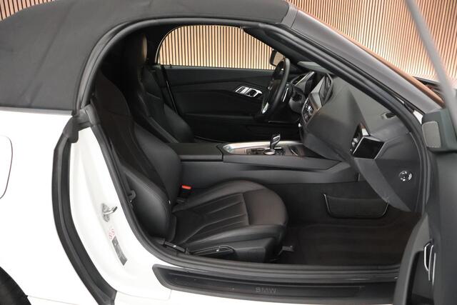 BMW Z4 Roadster sDrive20i 197pk High Executive Stoelverwarming Leder LED Navigatie