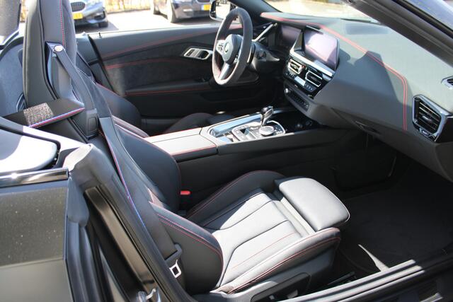 BMW Z4 Roadster sDrive20i Automaat / M Sportstoelen / Achteruitrijcamera / Adaptieve LED / Comfort Access / Head-Up / Active Cruise Control