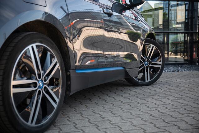 BMW i3 Basis 120Ah 42 kWh , Pano dak, Adap. cruise,