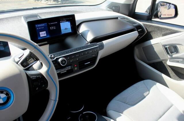 BMW i3 S iPerformance 94Ah 33 kWh / Full option! / Panoramadak / Camera / Keyless / 20'' / Warmtepomp / Harman Kardon / Apple CarPlay / DAB / Getint glas / Stoelverwarming / ACC