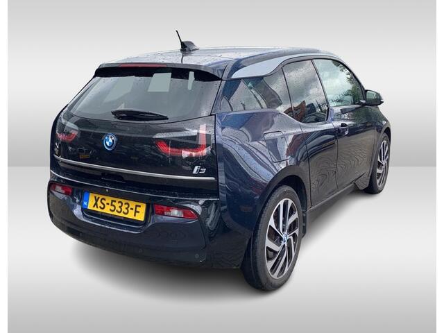 BMW i3 Basis 120Ah 42 kWh / Camera / Navigatie / 19'' / Harman Kardon / Stoelverwarming / Cruise Control / Warmtepomp / Getint glas