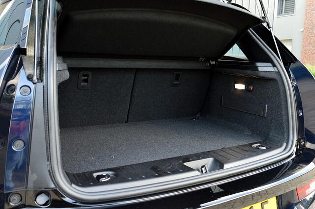 BMW i3 Basis 120Ah 42 kWh Rijklaarprijs-Garantie Warmtepomp Navigatie Led Airco