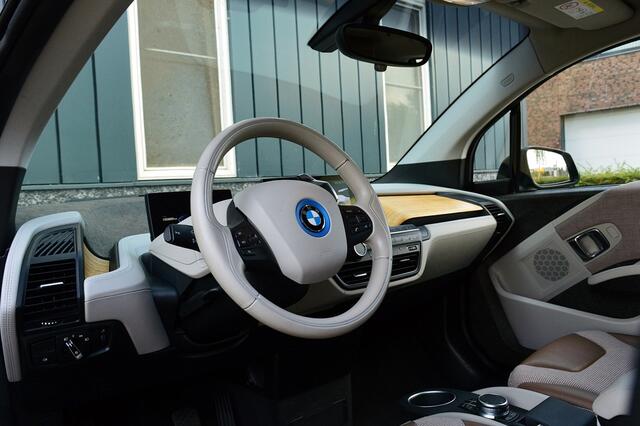 BMW i3 Basis 120Ah 42 kWh Rijklaarprijs-Garantie Warmtepomp Navigatie Led Airco