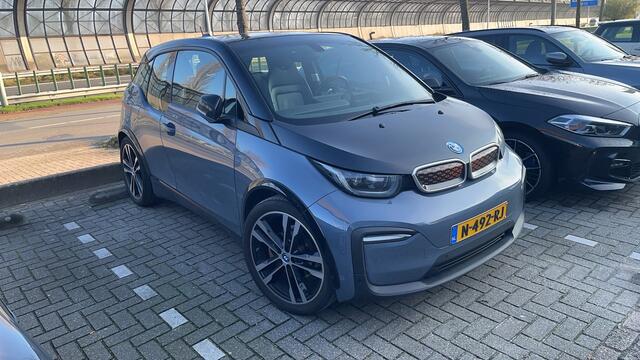 BMW i3 Unique Forever Edition 120Ah 42 kWh | 20" | Snelader | Panorama | Leder | Sportpakket | Harman Kardon | 1 of 2000