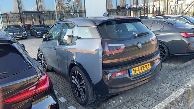 BMW i3 Unique Forever Edition 120Ah 42 kWh | 20" | Snelader | Panorama | Leder | Sportpakket | Harman Kardon | 1 of 2000