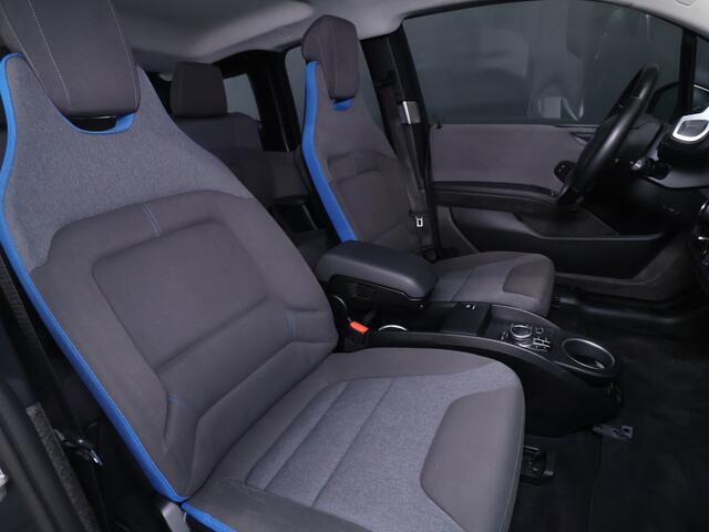 BMW i3 Basis iPerformance 94Ah 33 kWh [ADAPTIVE CRUISE CONTROL, BLUETOOTH TELEFOON, ACHTERUITRIJCAMERA, PDC V+A, BMW LED, STOELVERWARMING, AUTOMATISCHE AIRCO, NIEUWSTAAT]