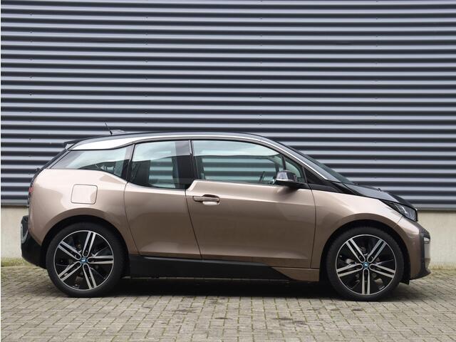 BMW i3 120Ah | Executive Edition | Harman Kardon | Navi Prof. | Camera | Verwarmbare Voorstoelen | Climate Control | 20'' LMV
