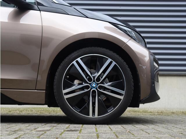 BMW i3 120Ah | Executive Edition | Harman Kardon | Navi Prof. | Camera | Verwarmbare Voorstoelen | Climate Control | 20'' LMV