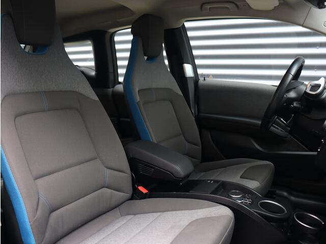 BMW i3 120Ah | Executive Edition | Harman Kardon | Navi Prof. | Camera | Verwarmbare Voorstoelen | Climate Control | 20'' LMV