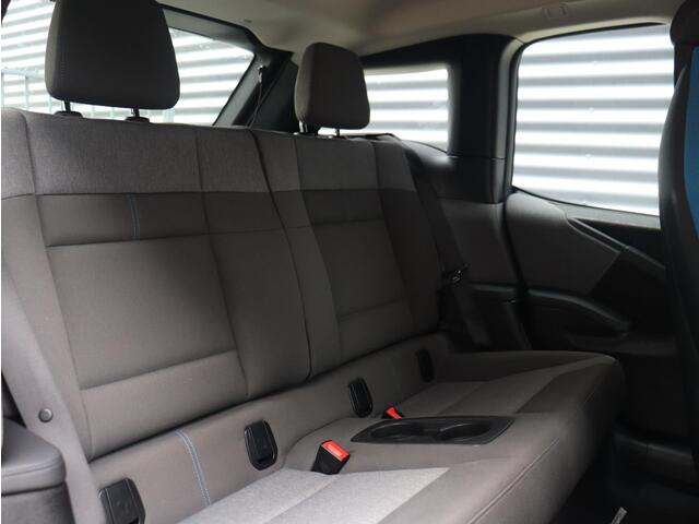 BMW i3 120Ah | Executive Edition | Harman Kardon | Navi Prof. | Camera | Verwarmbare Voorstoelen | Climate Control | 20'' LMV