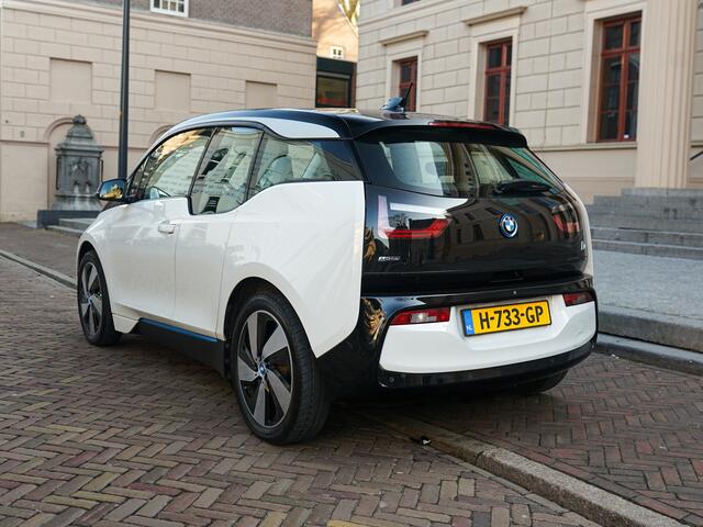 BMW i3 120Ah 42kWh Executive Edition l Warmtepomp l Camera l Navi l Cruise- en Climate Control