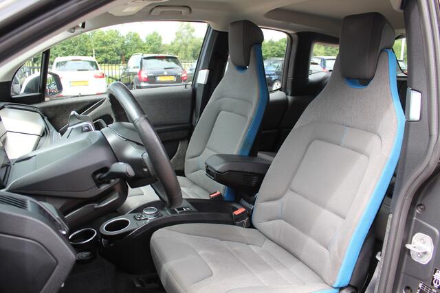 BMW i3 S Executive Edition 120Ah 42 kWh / SoH 89,4% / Camera / CarPlay / 20'' / Stoelverwarming / DAB / ACC / Warmtepomp