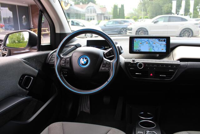 BMW i3 S Executive Edition 120Ah 42 kWh / SoH 89,4% / Camera / CarPlay / 20'' / Stoelverwarming / DAB / ACC / Warmtepomp