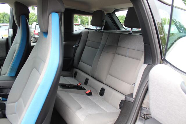 BMW i3 S Executive Edition 120Ah 42 kWh / SoH 89,4% / Camera / CarPlay / 20'' / Stoelverwarming / DAB / ACC / Warmtepomp