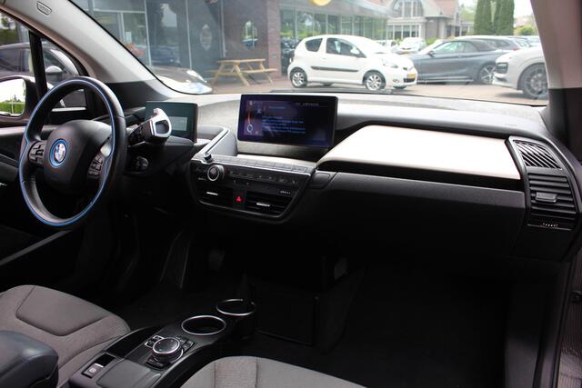 BMW i3 S Executive Edition 120Ah 42 kWh / SoH 89,4% / Camera / CarPlay / 20'' / Stoelverwarming / DAB / ACC / Warmtepomp