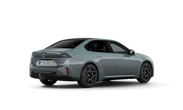 BMW i3 50 xDrive M Sport / Panoramadak / Trekhaak / 3D Head-Up / M Multifunctionele stoelen / Stuurverwarming / Parking Assitant Plus