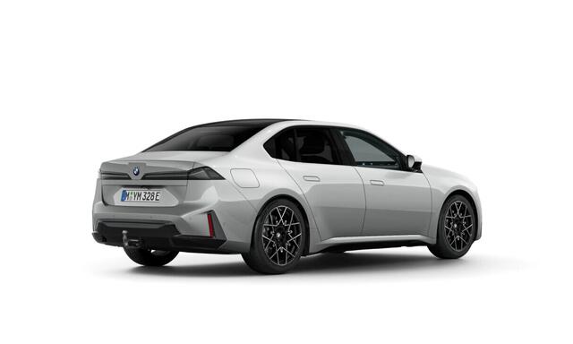 BMW i3 50 xDrive M Sport / Panoramadak / Trekhaak / 3D Head-Up / M Multifunctionele stoelen / Stuurverwarming / Parking Assistant Plus