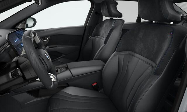 BMW i3 50 xDrive M Sport / Panoramadak / Trekhaak / 3D Head-Up / M Multifunctionele stoelen / Parking Assistant Plus / Stuurverwarming
