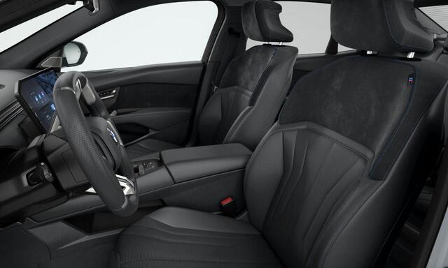 BMW i3 50 xDrive | First Edition | M Sportpakket | Harman Kardon | Panoramadak | Trekhaak | Verlichte Iconic Glow Grille